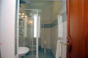 Douche, sèche-cheveux