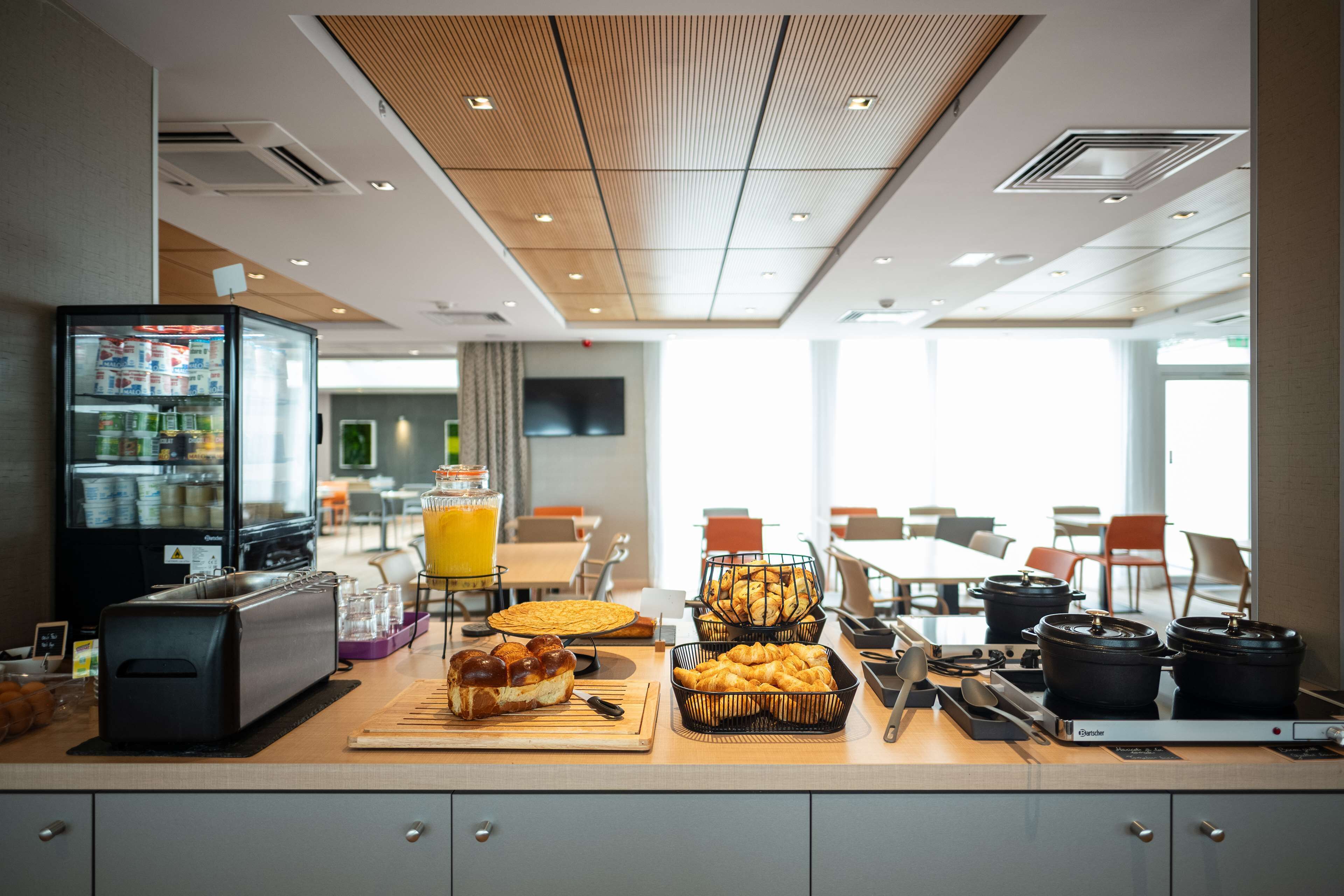 Desayuno buffet todos los días (EUR 15.5 por persona) 