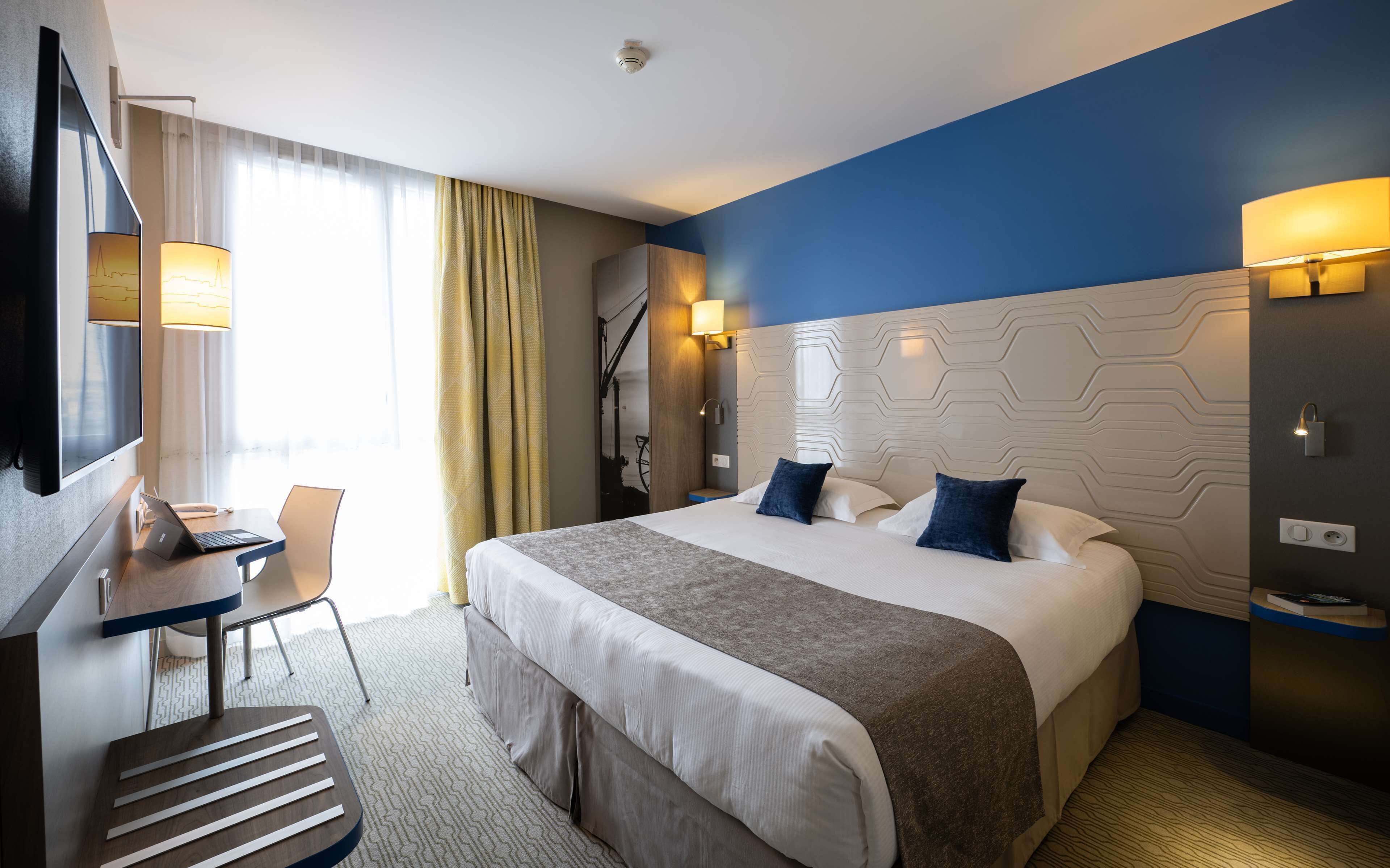 standard room, 1 double bed | premium bedding, in-room safe, desk, soundproofing