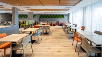 Petit déjeuner buffet (15.5 EUR par personne)