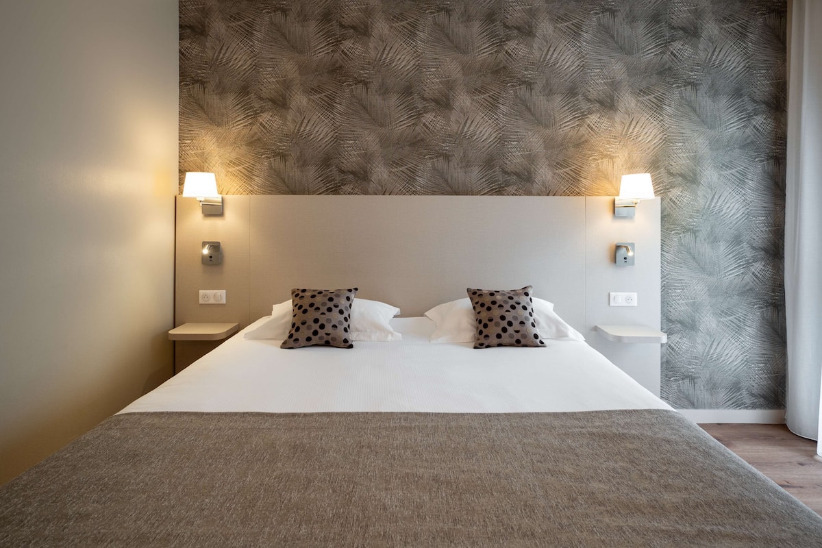 standard room, 1 double bed | premium bedding, in-room safe, desk, soundproofing