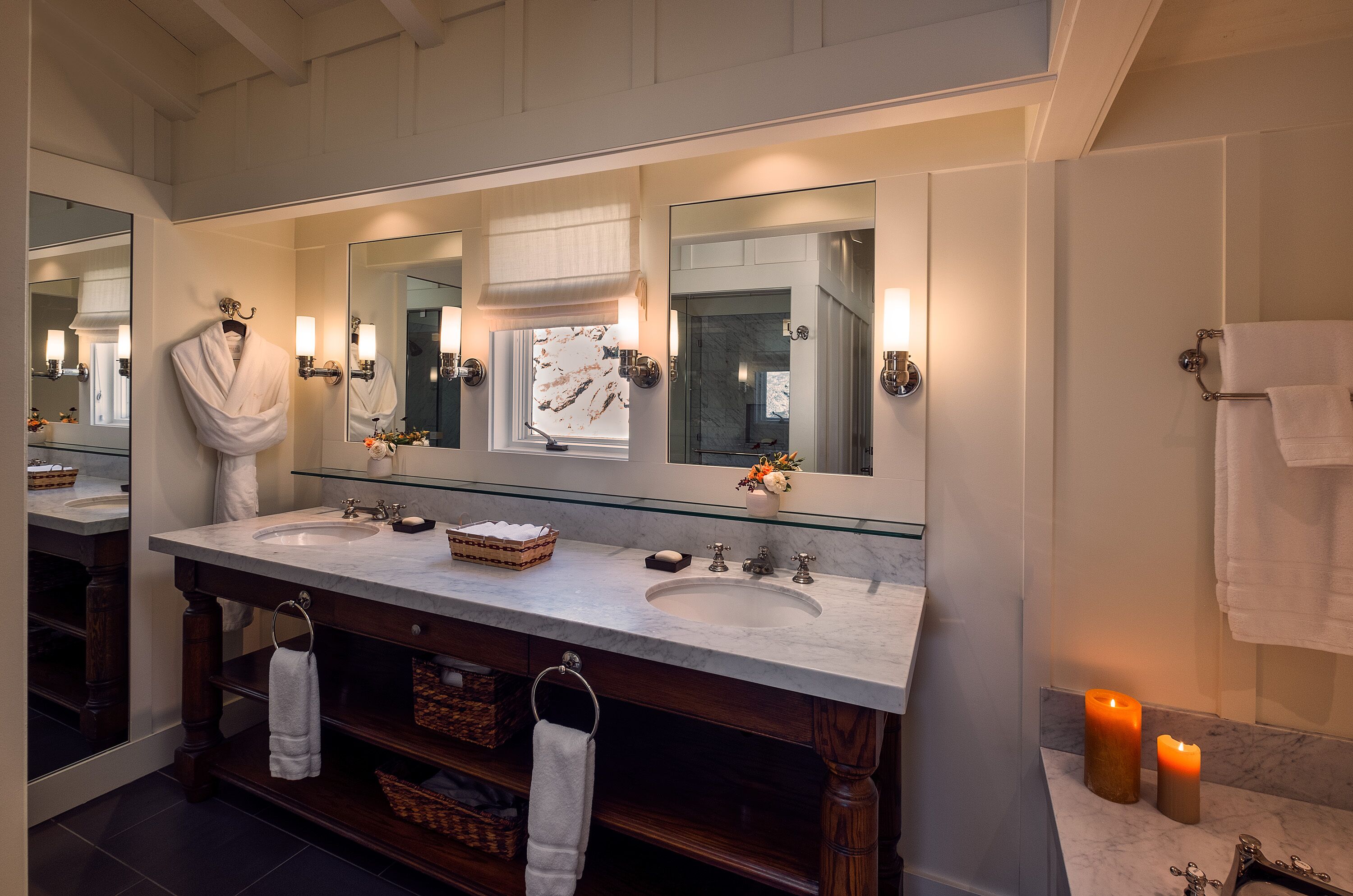 treeline suite | bathroom | free toiletries, hair dryer, bathrobes, towels