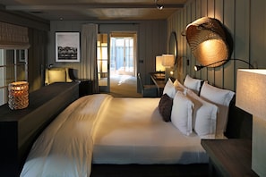 Hill House | Bộ đồ giường cao cấp, minibar, két bảo mật tại phòng, bàn 