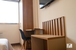 办公桌、熨斗/熨板、免费婴儿床、折叠床/加床（额外收费）