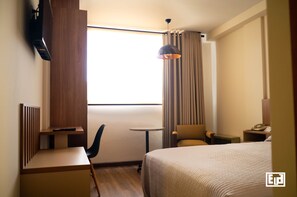 双人房 | 办公桌、熨斗/熨板、免费婴儿床、折叠床/加床（额外收�费）