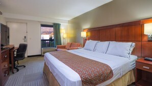 Desk, iron/ironing board, WiFi (free), bed sheets - Nation's Inn (West Jefferson)