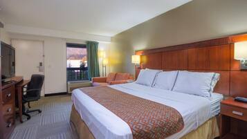 Escritorio, tabla de planchar con plancha, wifi gratis y ropa de cama