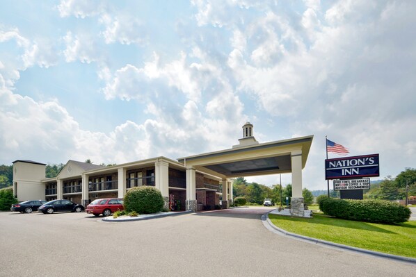 Vista frontal de la propiedad