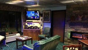 Lobby sitting area - Nation's Inn (West Jefferson)