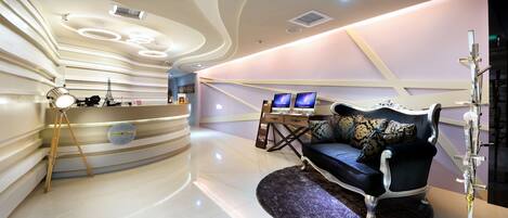 チェックイン / チェックアウト キオスク