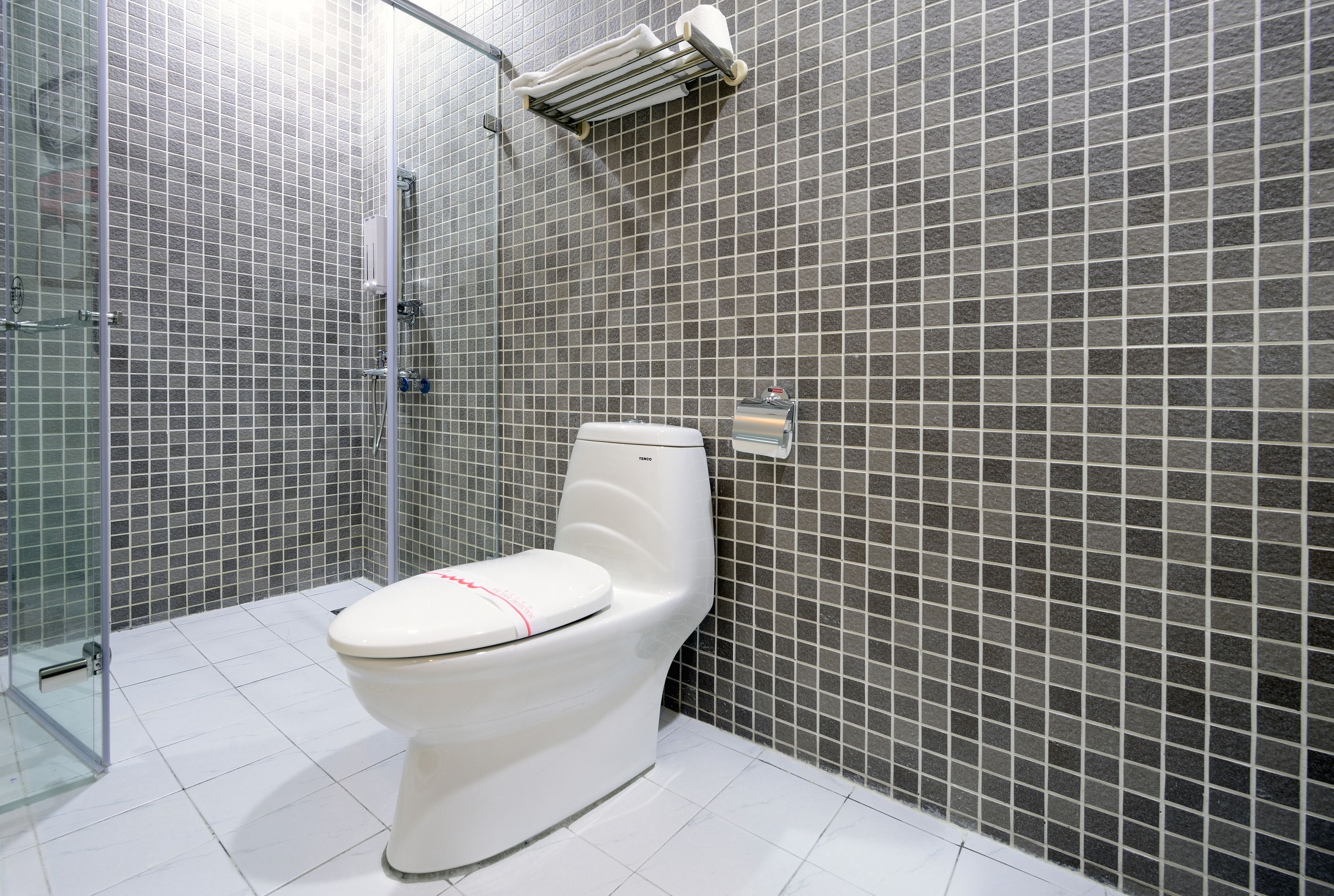 single room | bathroom | free toiletries, hair dryer, slippers, towels