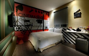 Cubrecamas, tabla de planchar con plancha, wifi gratis y ropa de cama 