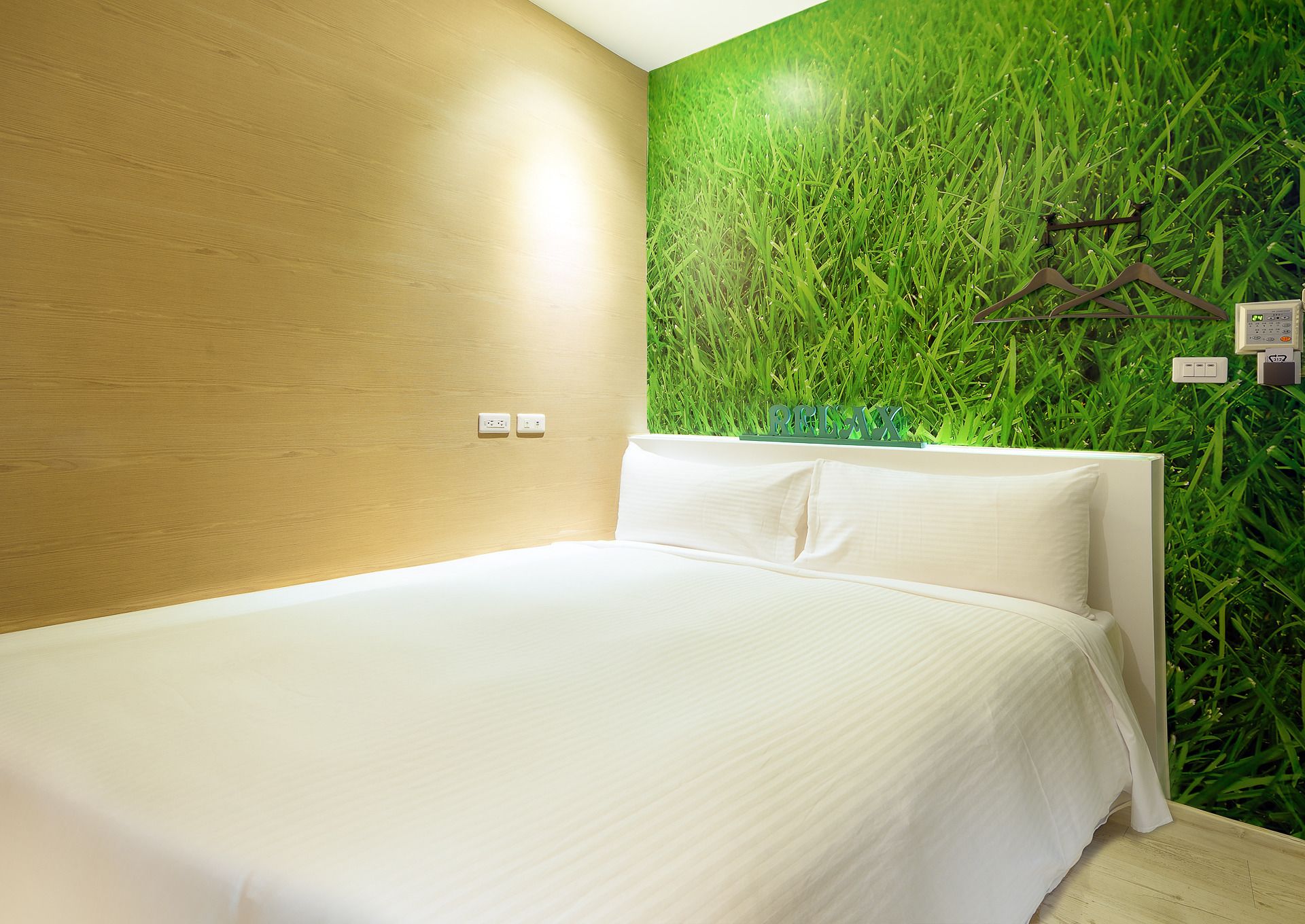 economy double room | 1 bedroom, down duvets, iron/ironing board, free wifi