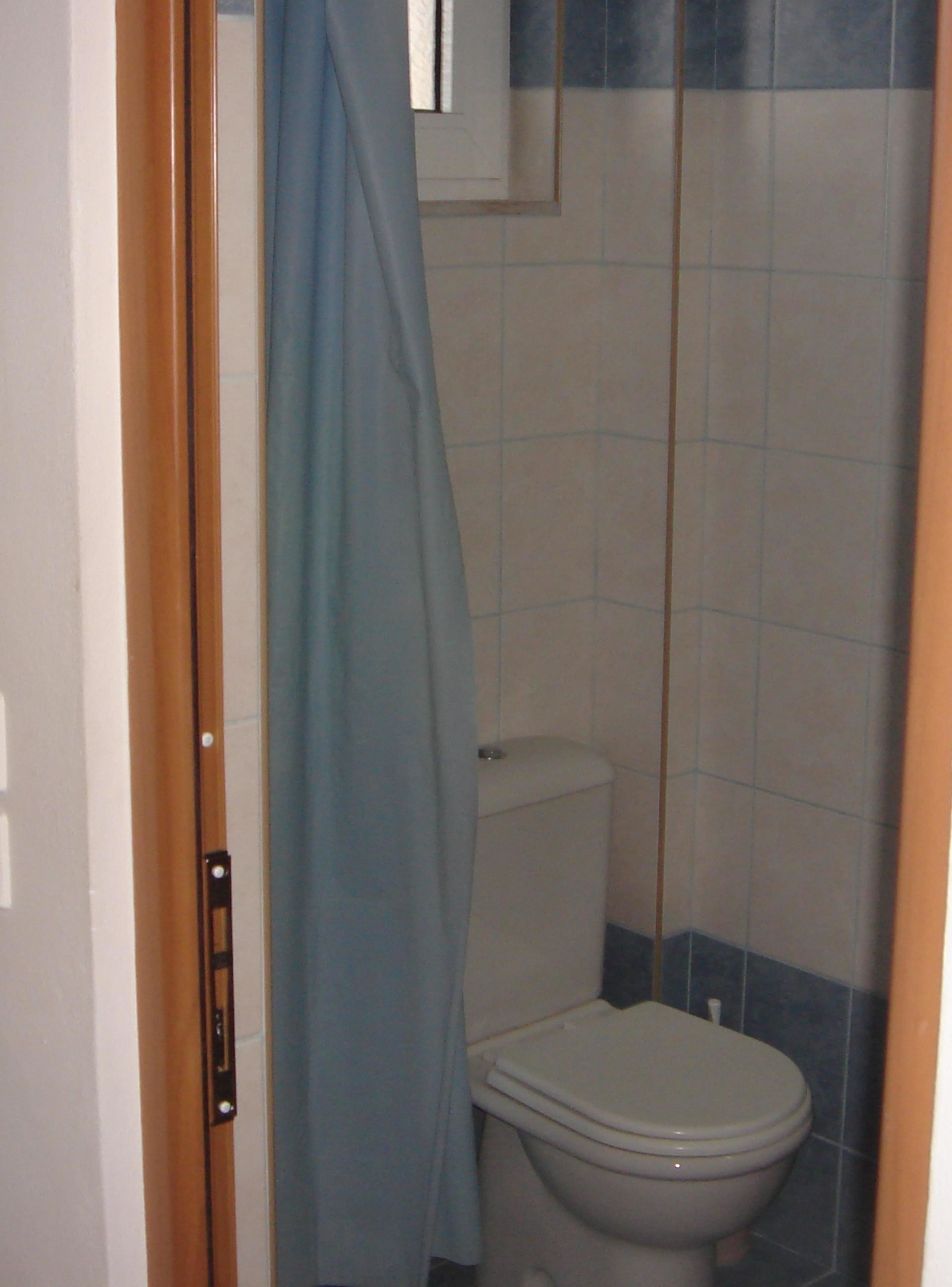 triple room | bathroom | shower, free toiletries, hair dryer, towels