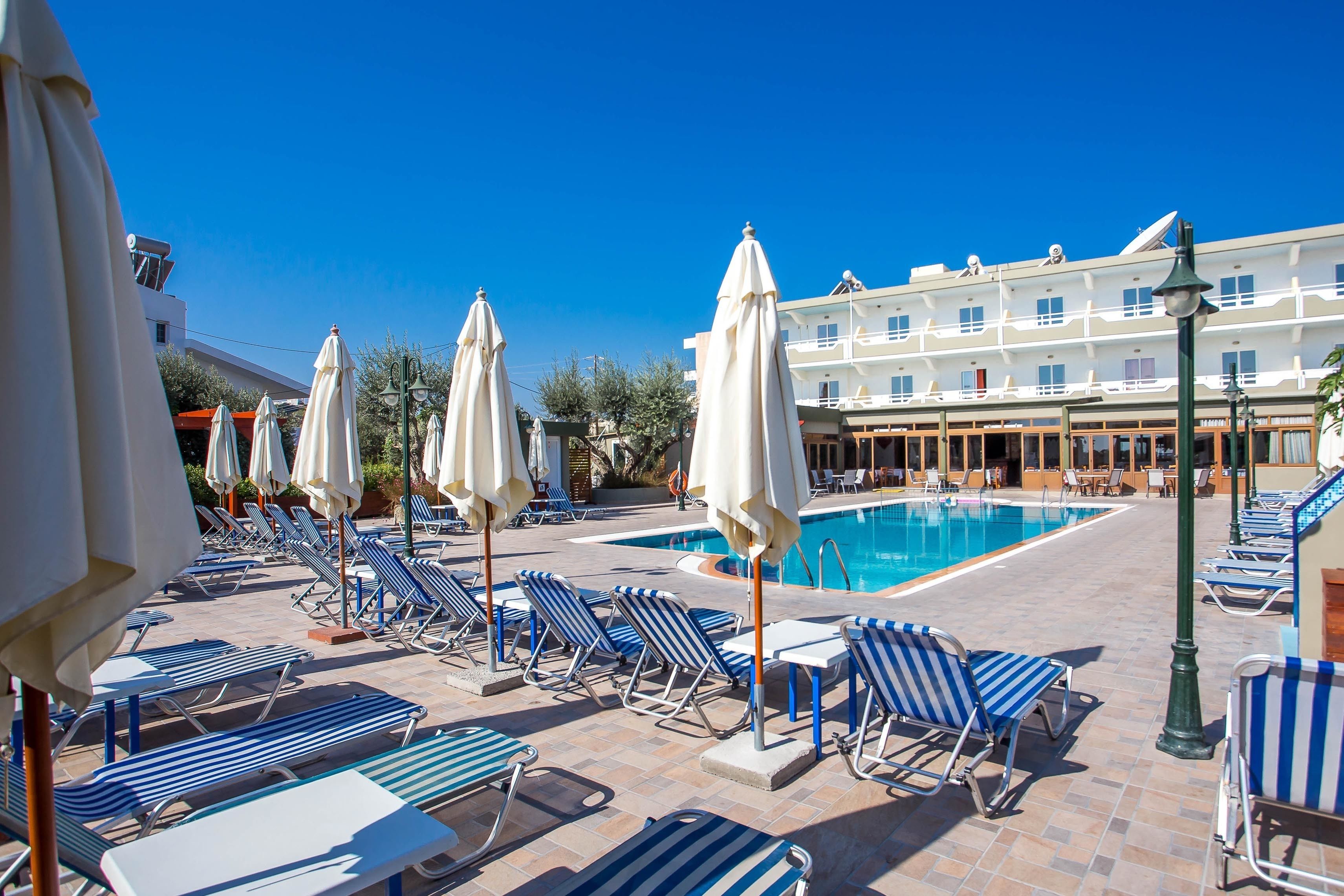 outdoor pool, open 9:00 am to 6:30 pm, pool umbrellas, pool loungers