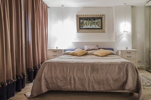 Individually furnished, desk, iron/ironing board, free WiFi
