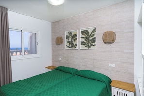 In-room safe, free cots/infant beds, free WiFi, bed sheets - Apartamentos Tinerfe Garden (Adeje)