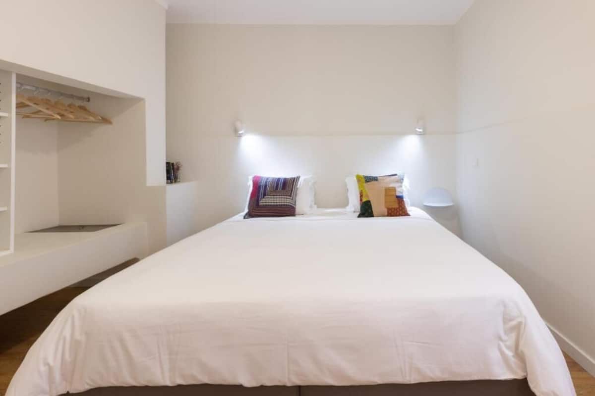 Habitación estándar con 1 cama doble o 2 individuales, baño privado | Caja fuerte, wifi gratis, decoración individual y mobiliario individual