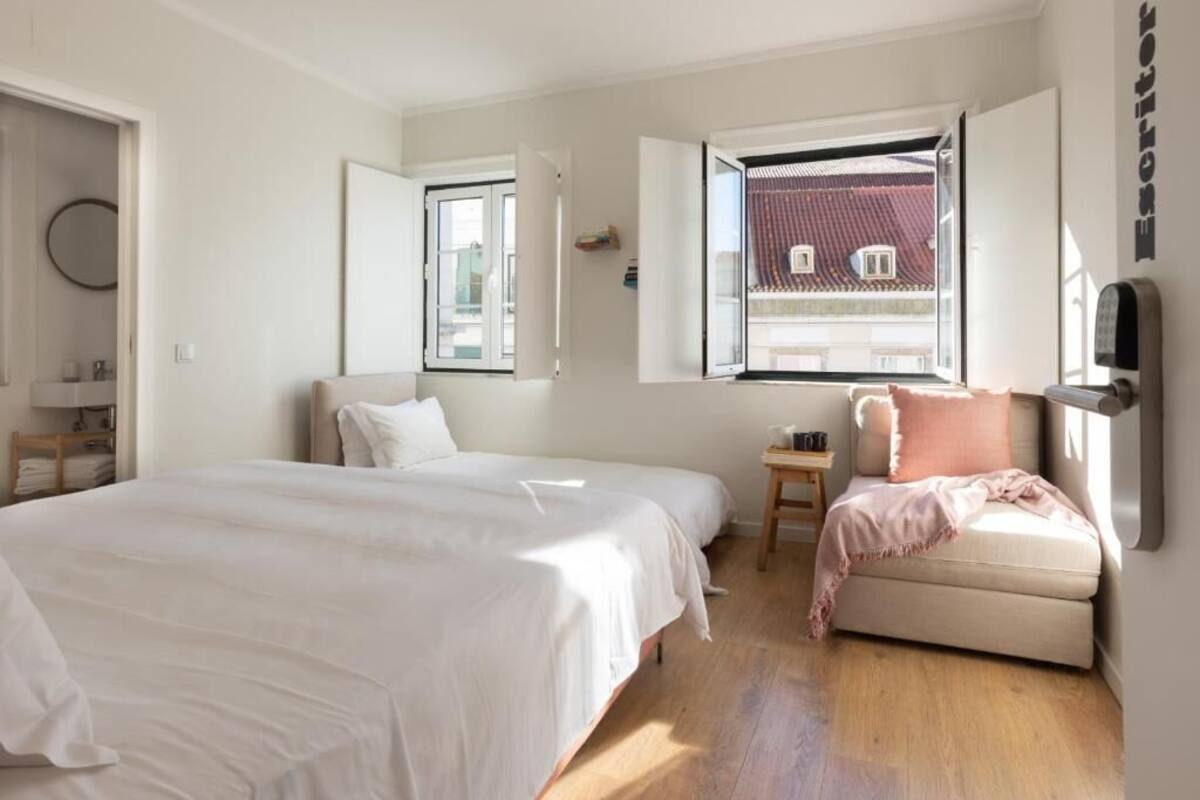 Superior Triple Room, City View | In-room safe, free WiFi, individually decorated, individually furnished