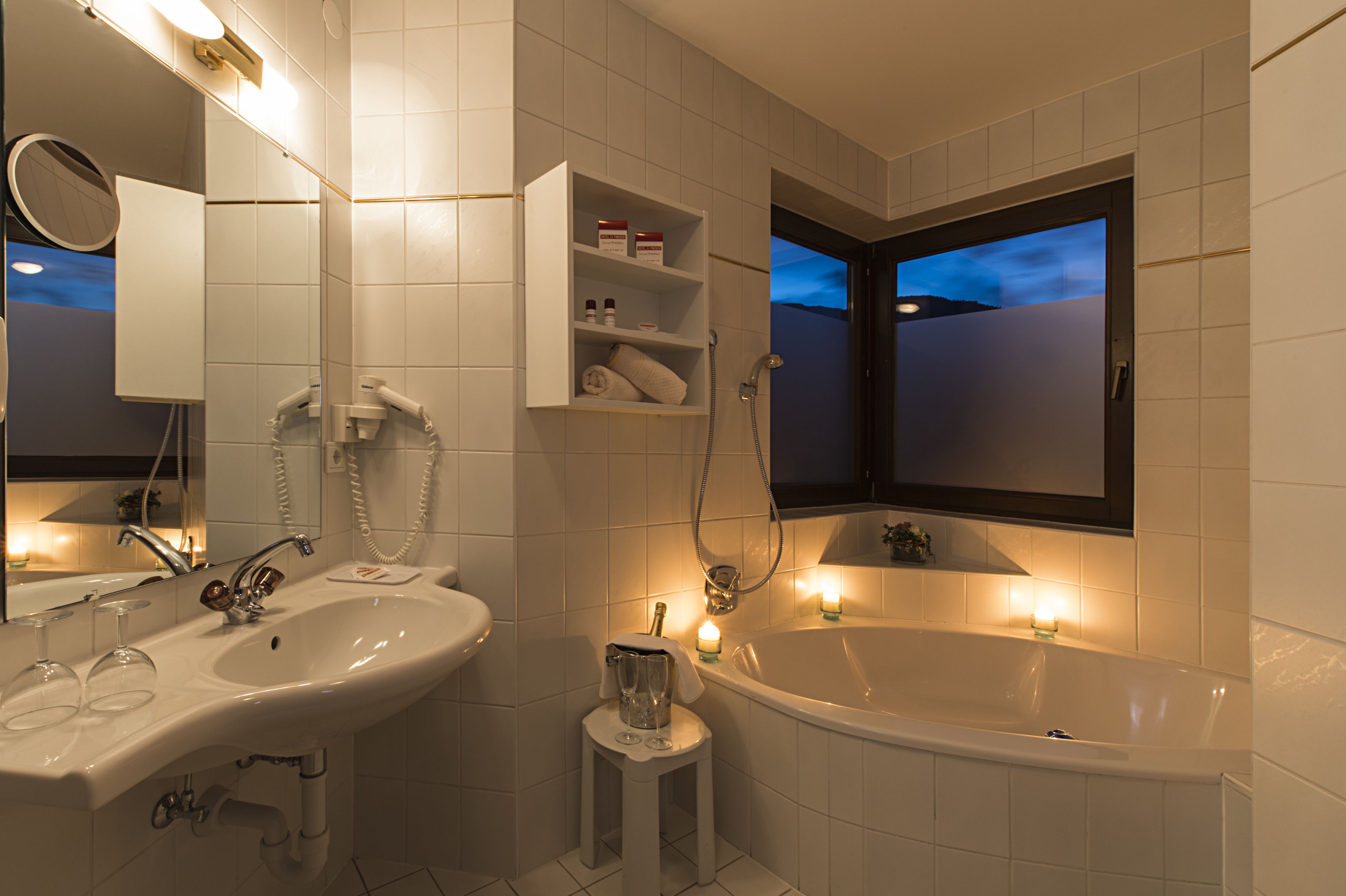 suite, mountain view | in-room safe, free wifi