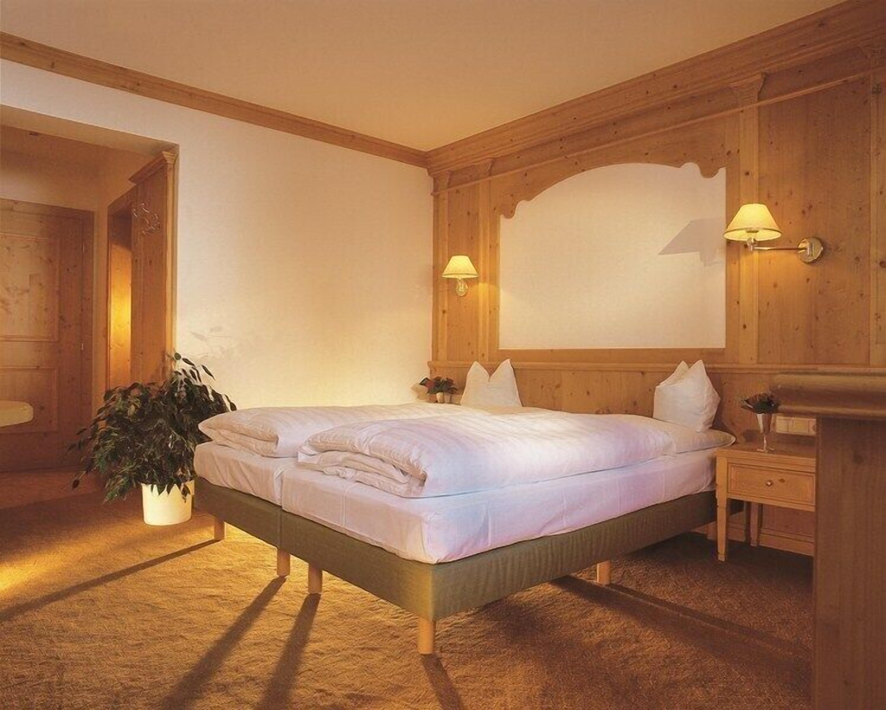 standard double room, balcony, mountain view | in-room safe, free wifi