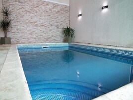 Una piscina techada