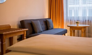 Panoramic Double Room | Hypo-allergenic bedding, down comforters, in-room safe, desk - Walliserhof (Taesch)