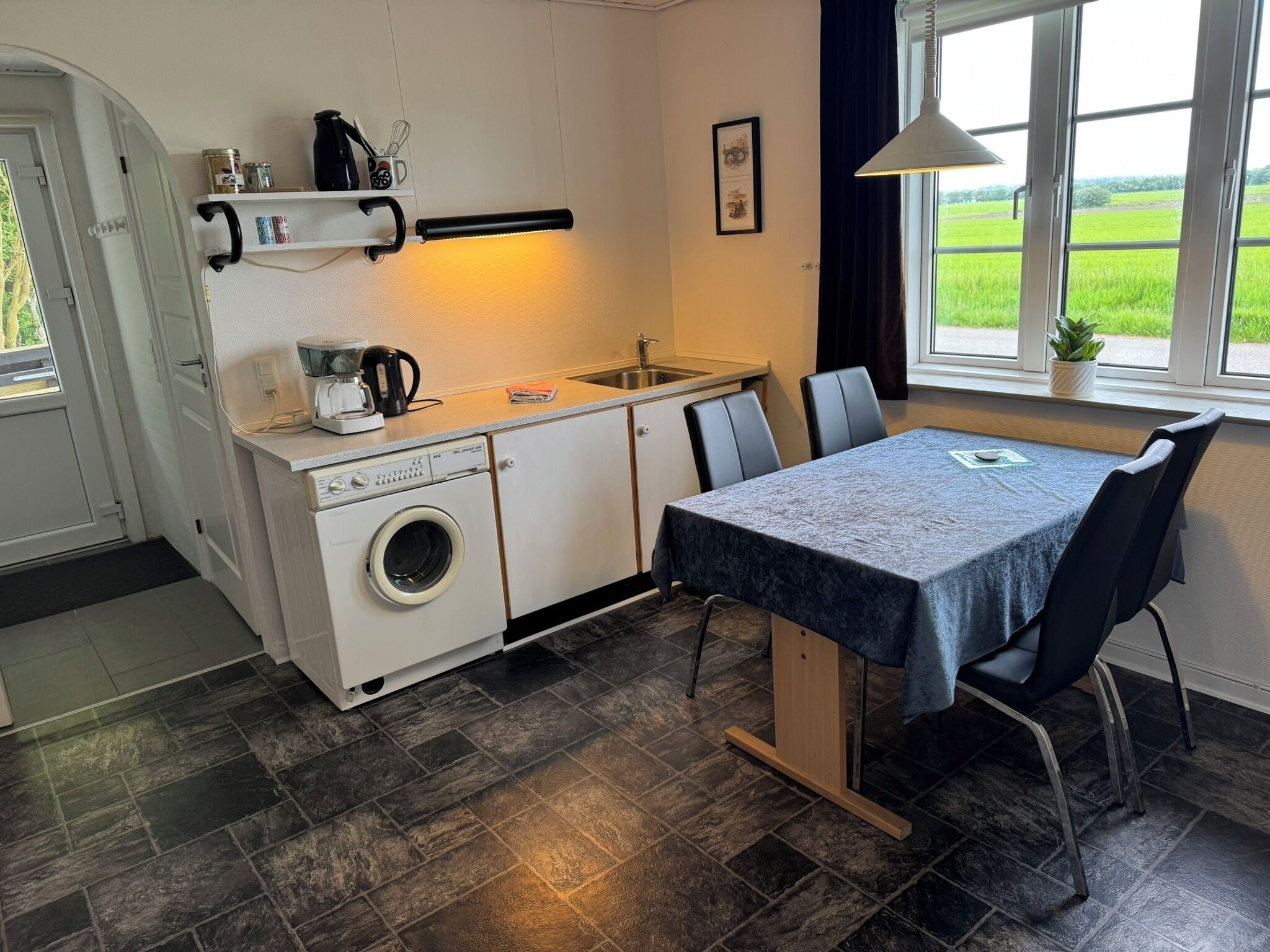 Apartment, 2 Bedrooms, Kitchen and Living Room | Eget kök | Kylskåp, mikrovågsugn, ugn och spishäll