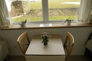 Individually decorated, individually furnished, desk, cots/infant beds - Henne Strand Ferie (Norre Nebel)