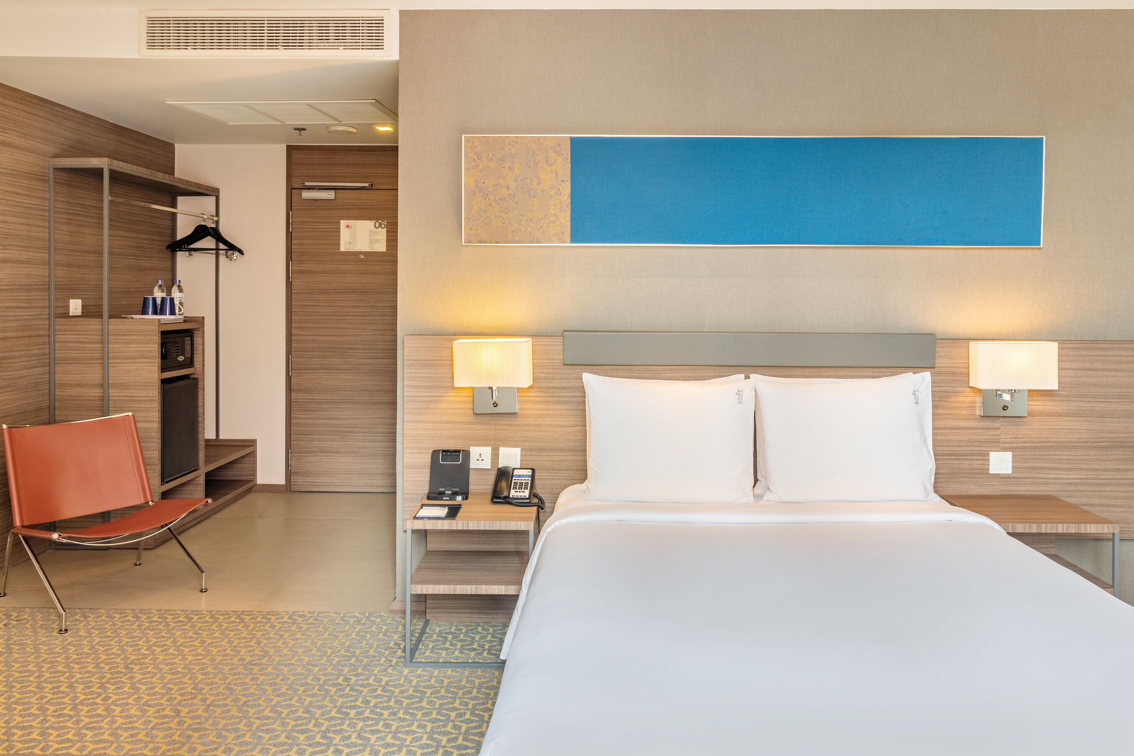 Standard Room, 1 Queen Bed (Extra Floor Space, Free Breakfast) | In-room safe, desk, laptop workspace, blackout drapes