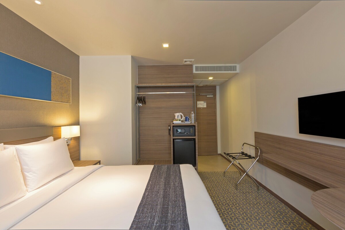 In-room safe, desk, laptop workspace, blackout curtains