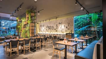 Petit déjeuner buffet compris tous les jours