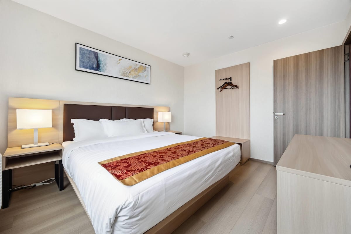 Suite, 1 Bedroom, Non Smoking | Desk, iron/ironing board, rollaway beds, free WiFi