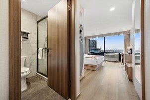 羽绒被、办公桌、熨斗/熨衣板、折叠床/加床（额外收费）