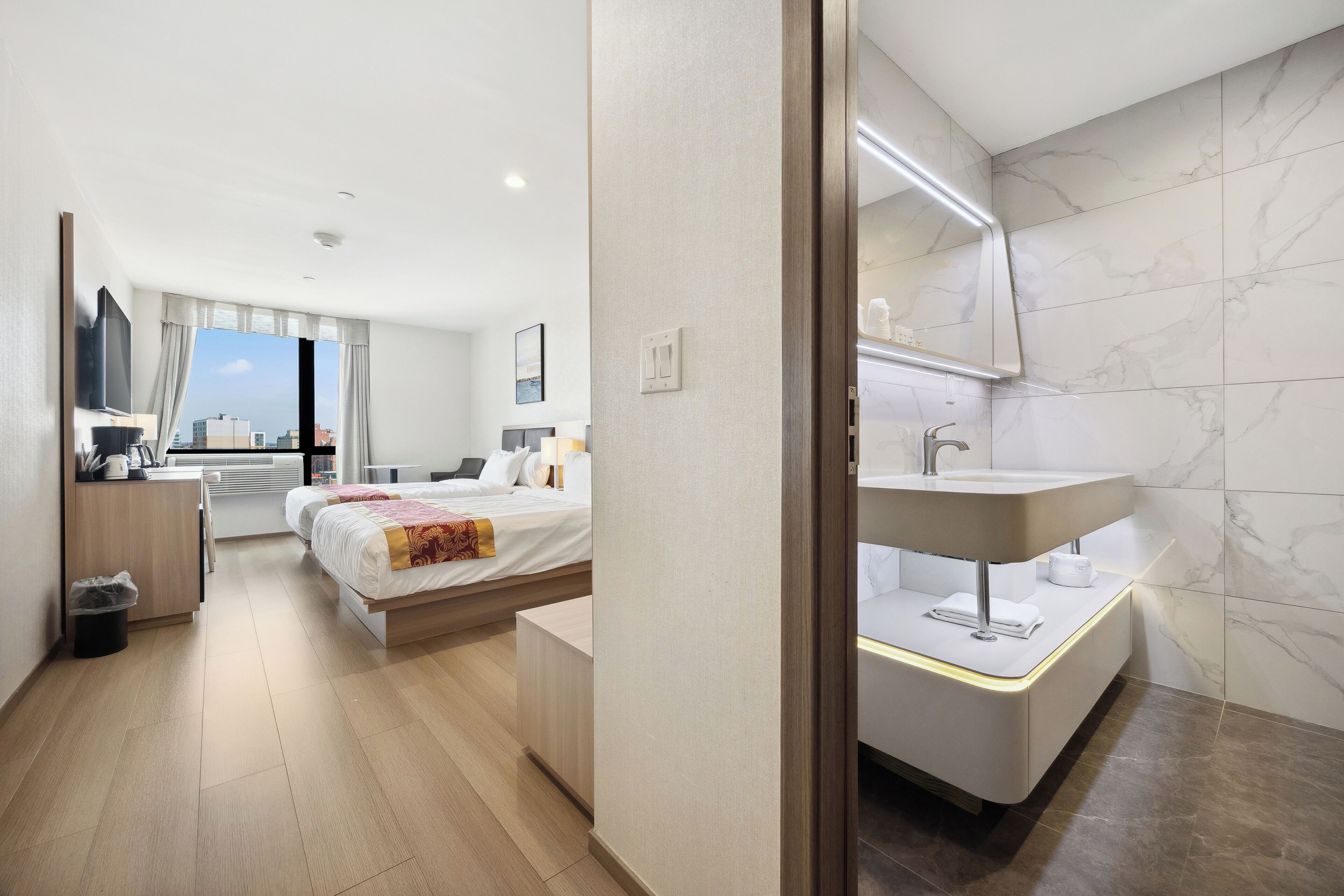 羽绒被、办公桌、熨斗/熨衣板、折叠床/加床（额外收费）