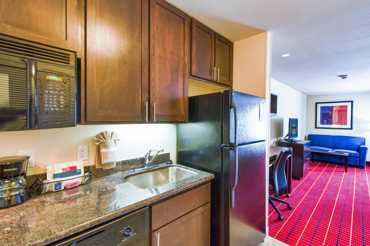 premium bedding, in-room safe, desk, iron/ironing board