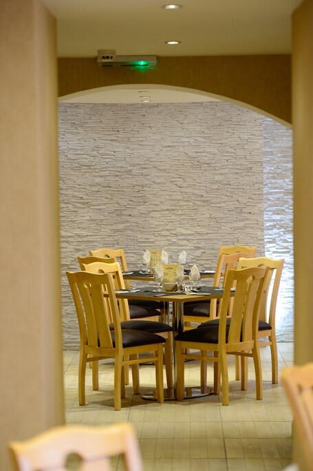Four Saints Brig Y Don Hotel - Image 4