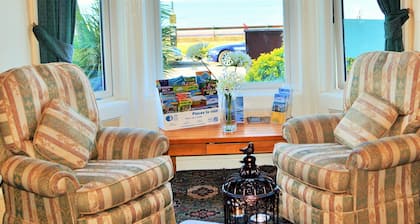 Four Saints Brig Y Don Hotel