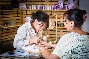 Body treatments, aromatherapy, hot stone massages, deep-tissue massages