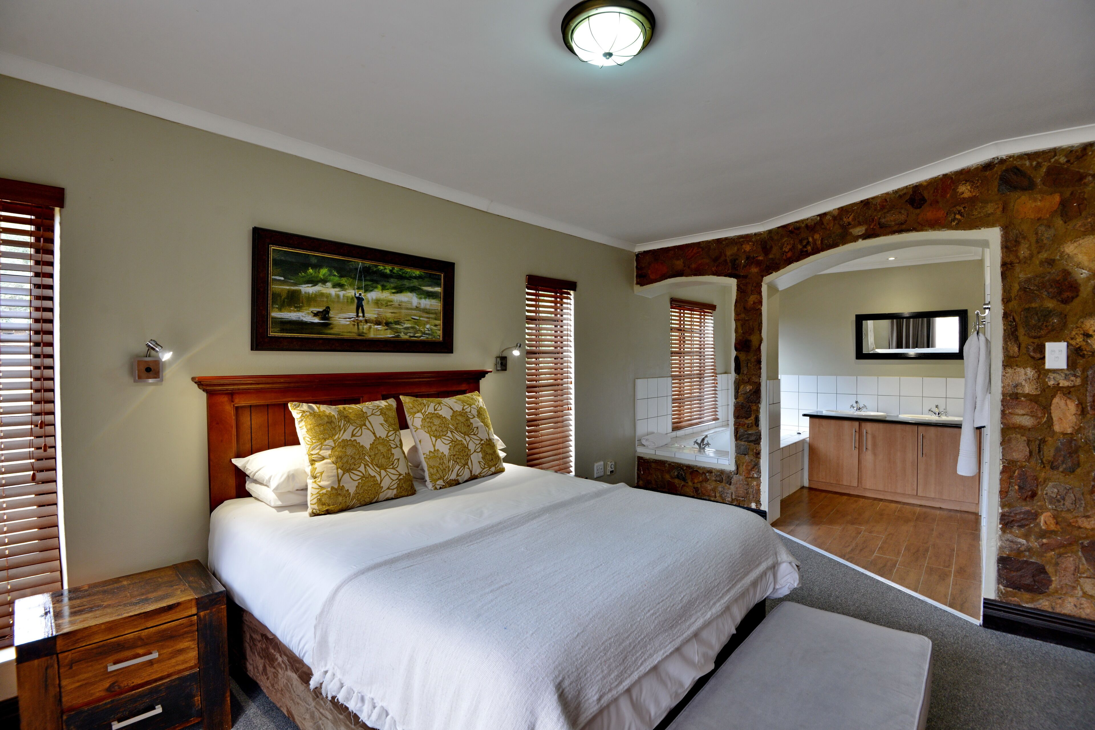 Country Manor | Peti besi dalam bilik, kalis bunyi, cadar katil 