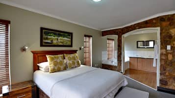 Country Manor | Peti besi dalam bilik, kalis bunyi, cadar katil