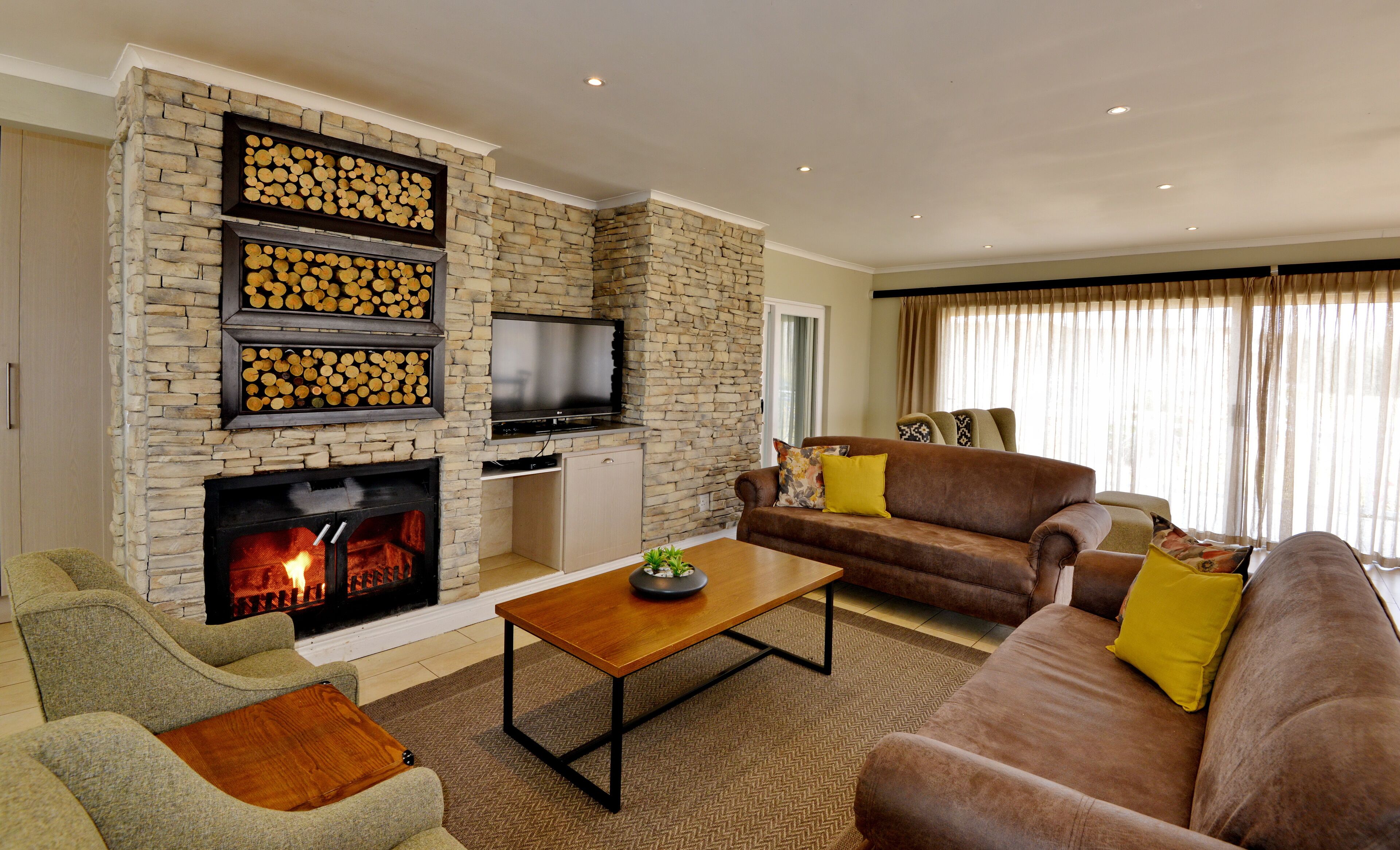 Superior Villa | Área de sala de estar | Televisión 