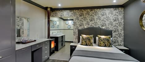 Country Hotel Room Double | Peti besi dalam bilik, kalis bunyi, cadar katil