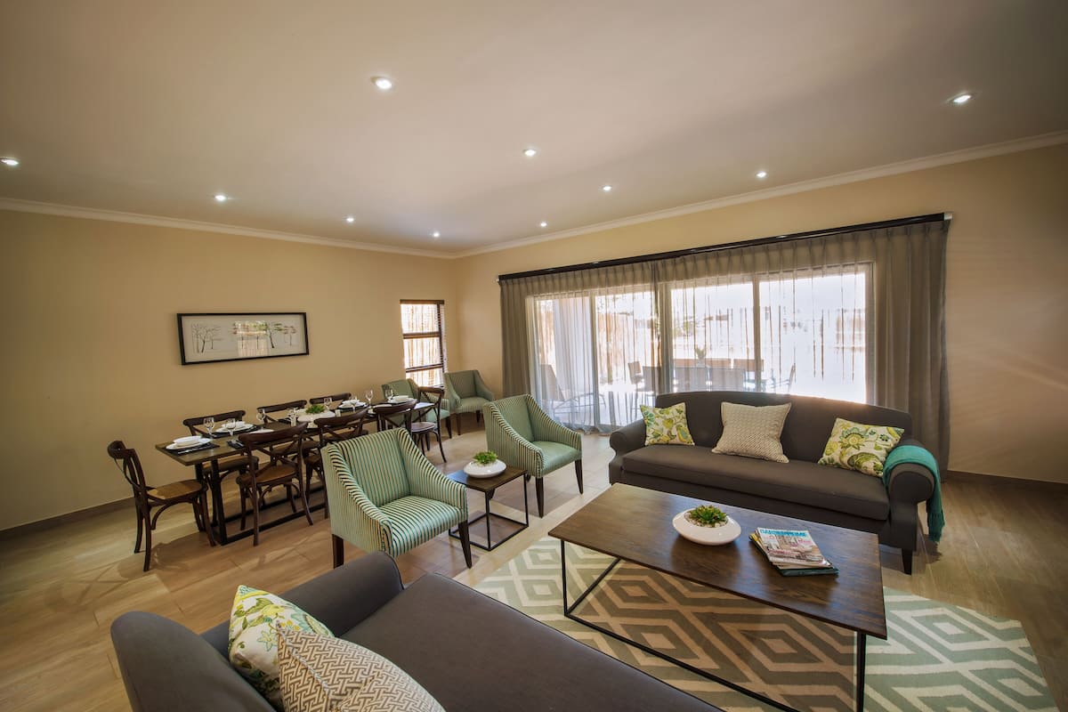 House, 4 Bedrooms | Living area