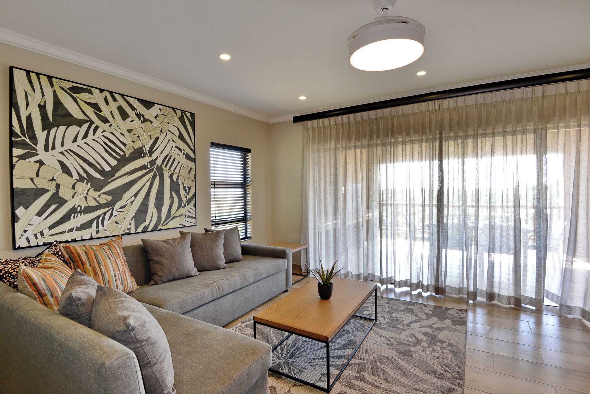 Televisión LCD 32 pulgadas con canales de televisión vía satélite