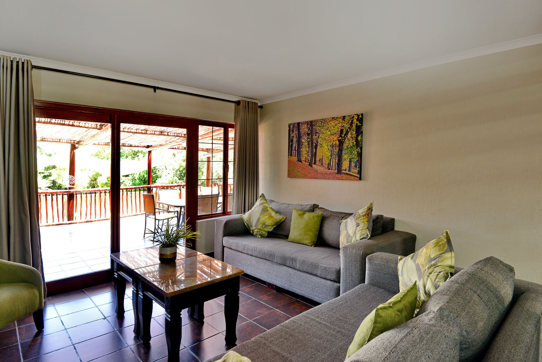 Vila, kolam renang pribadi | Area keluarga | Televisi LCD 32-inci dengan saluran TV satelit