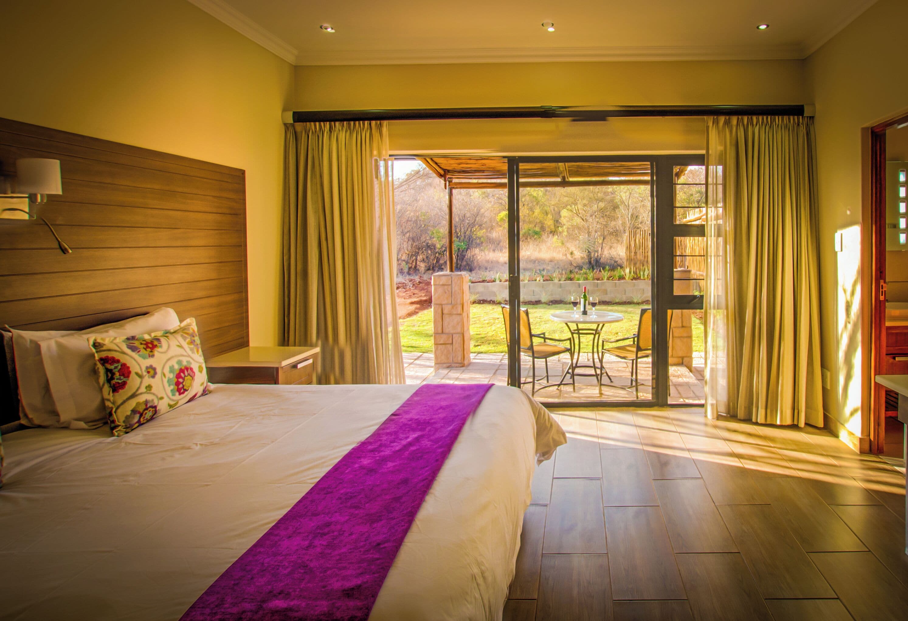 华丽客房 | 客房内保险箱、熨斗/熨板、床单