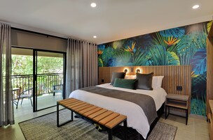 Executive Double Room | In-room safe, iron/ironing board, bed sheets