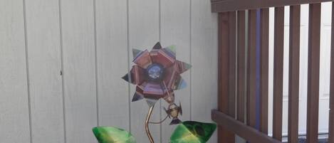 A decorative flower sculpture on a porch with a sign reading "SUITE DREAMS" above it.