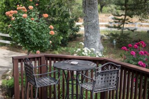 Free daily self-service breakfast  - Little Valley Inn (Mariposa)